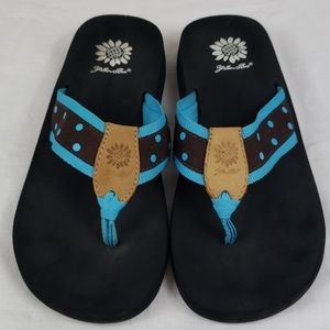 Yellow Box• 8 flip flips thong polka-dot